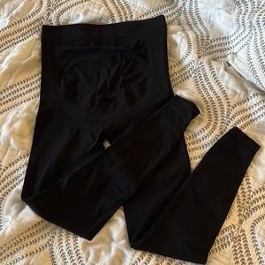 Blanqi Maternity Leggings. Black. Medium.